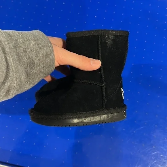 Koolaburra by Uggs size 5 kids - Picture 2 of 6